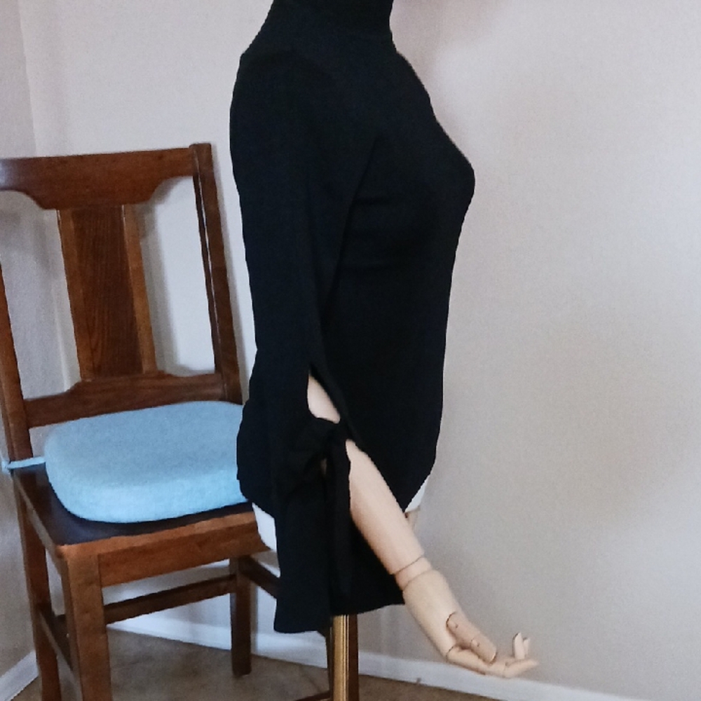 WINTER CLOSEOUT PRICE- Elegant Black Women's Top NWT - Picture 6 of 12